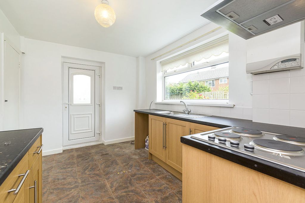 Property photo 3 of 8 Kitchen