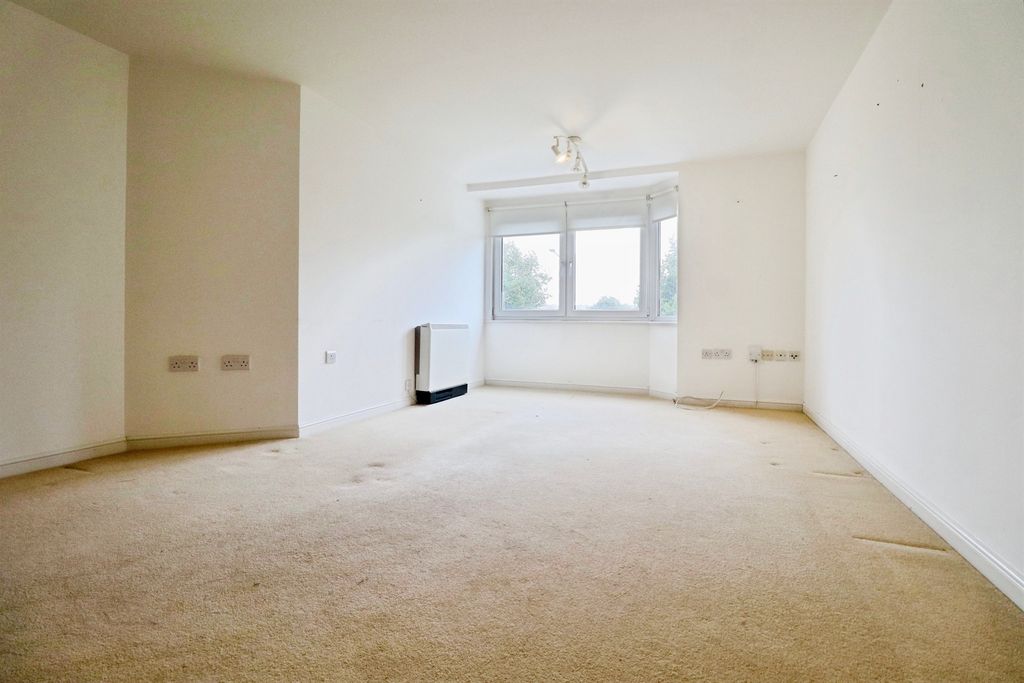 Property photo 3 of 8