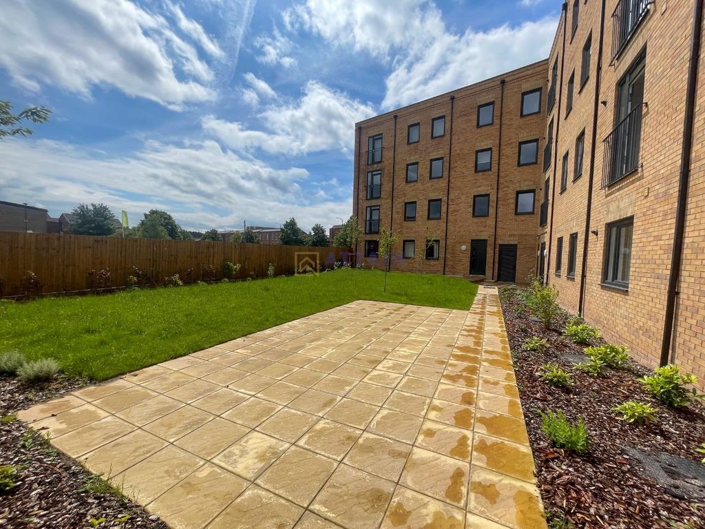 Property photo 1 of 18 Communal Garden.Jpg