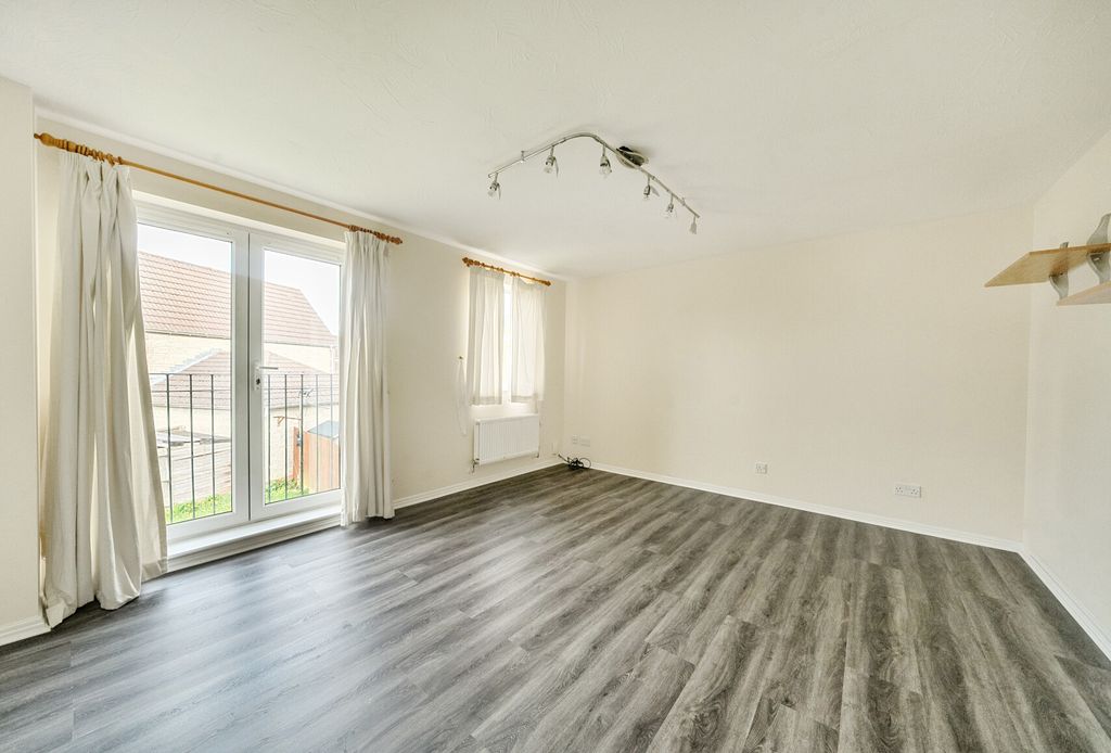 Property photo 3 of 16 Living Room