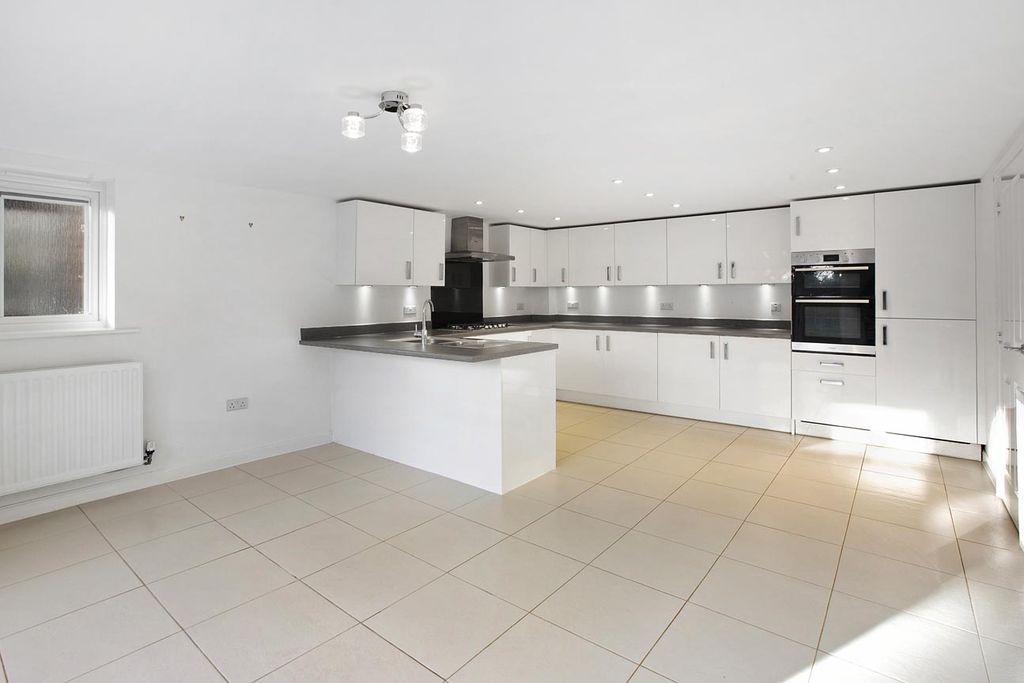 Property photo 2 of 19 Photo 17