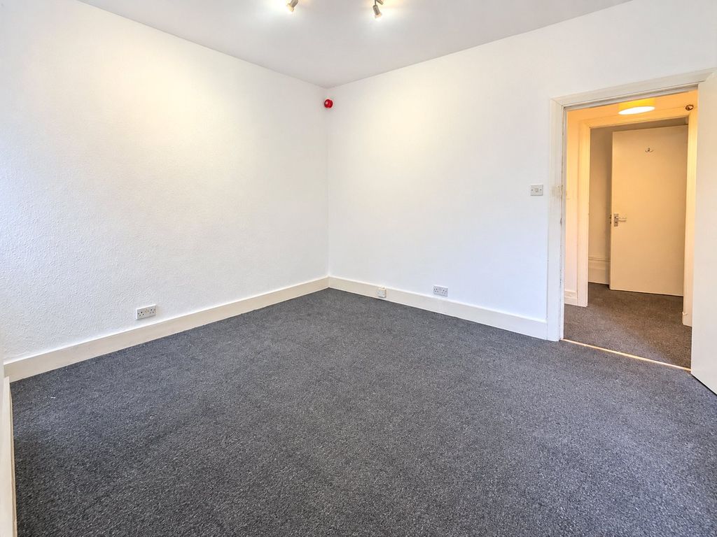 Property photo 2 of 6 Picture No. 20