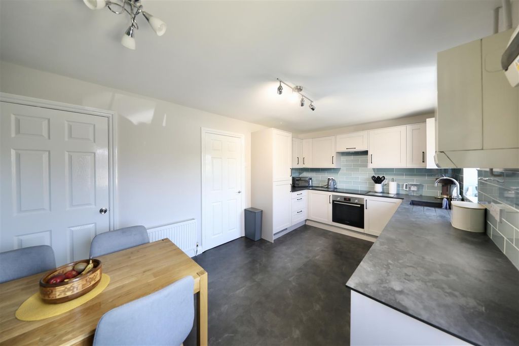 Property photo 2 of 15 Kitchen