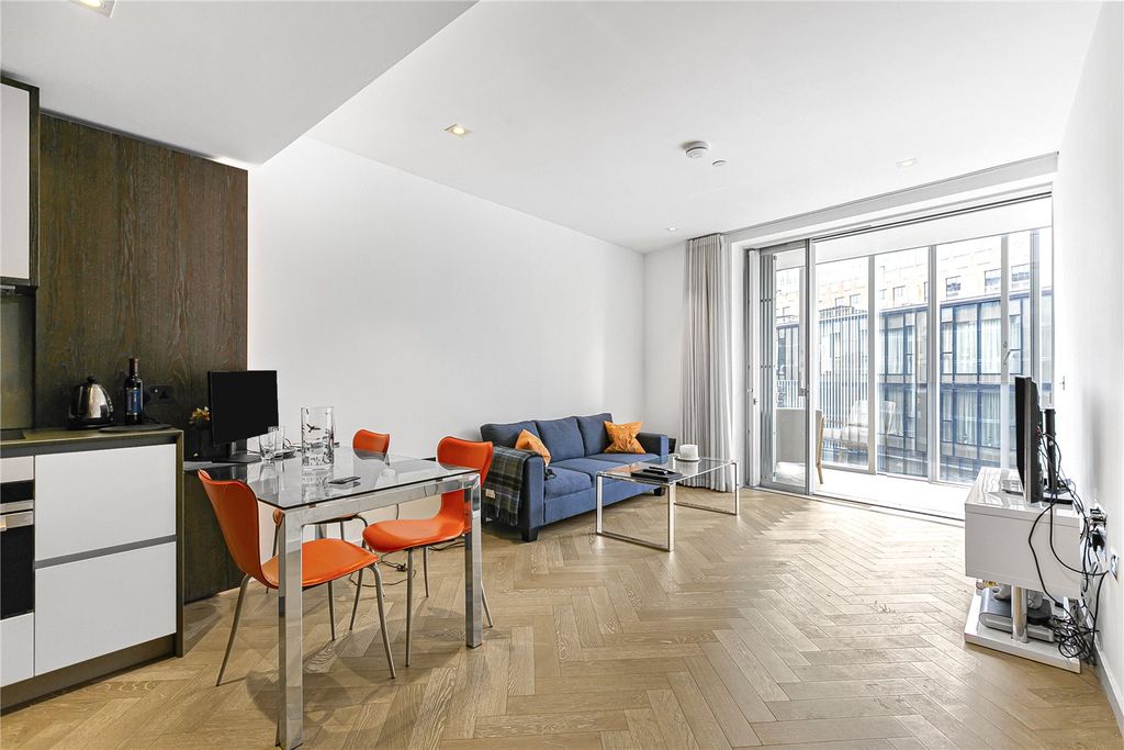 Property photo 1 of 20 Reception/Kitchen