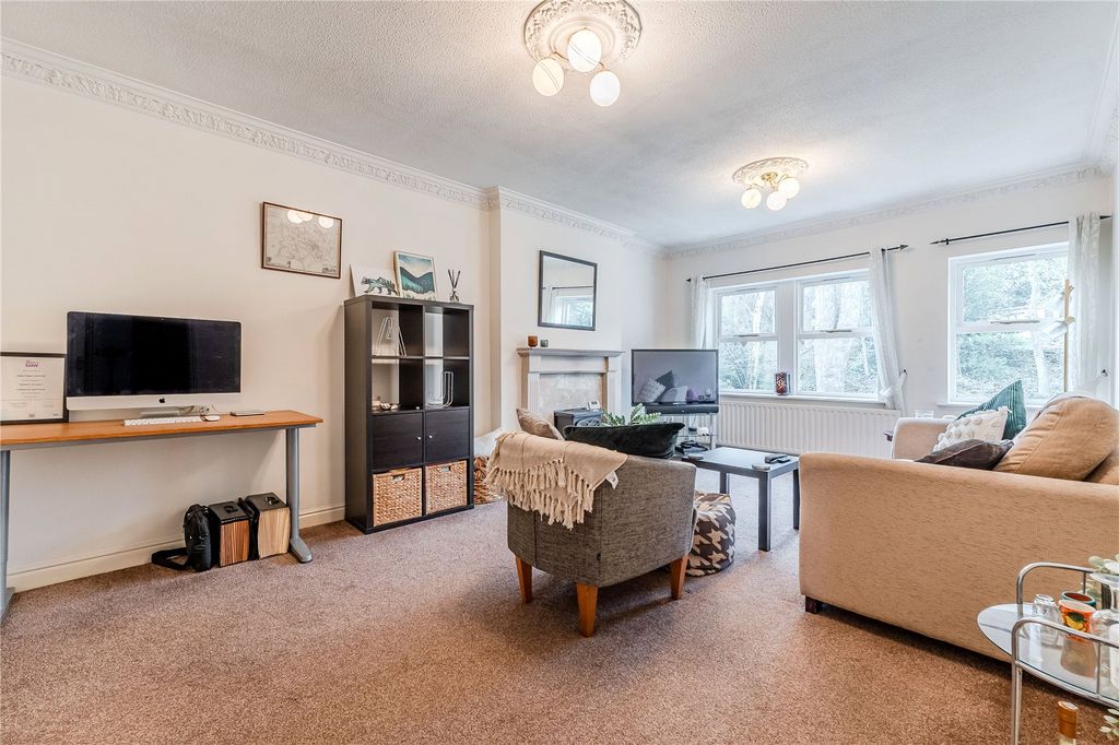 Property photo 2 of 10 Lounge