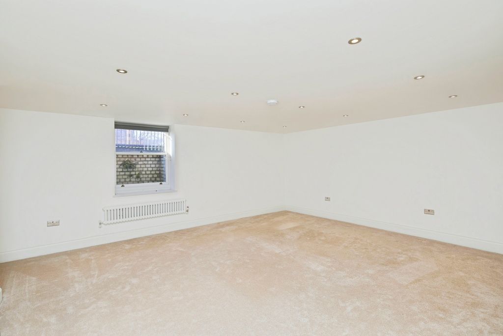 Additional image 16 of 2 bed flat for saleSt. Marys Gate, Derby, Derbyshire DE1