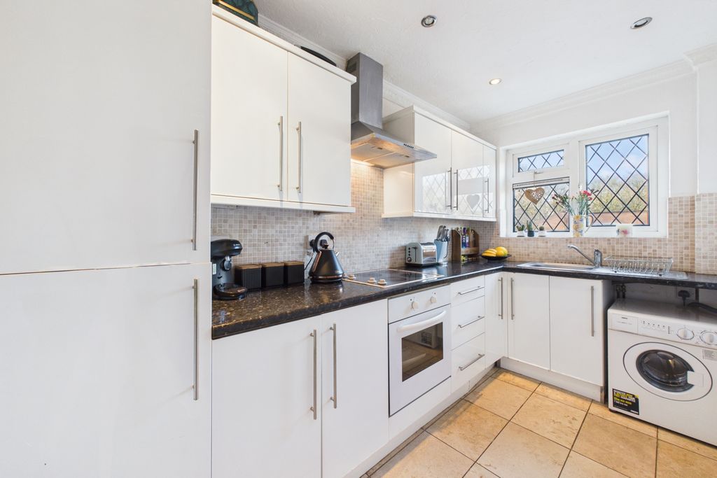 Property photo 2 of 7 Kitchen