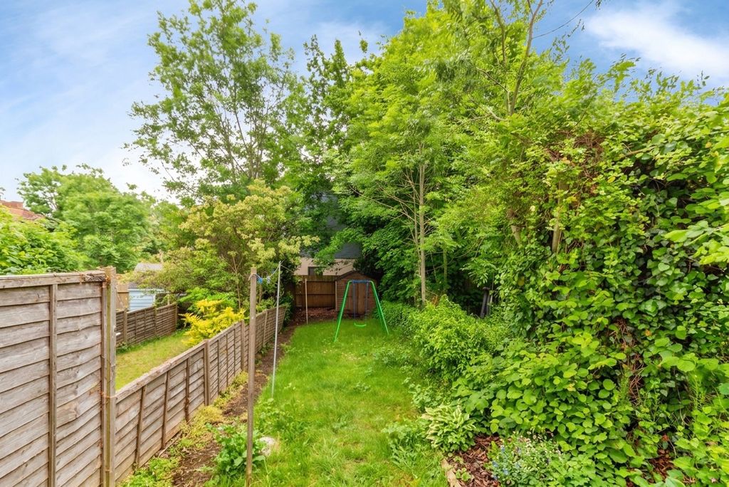 Property photo 2 of 12 Garden