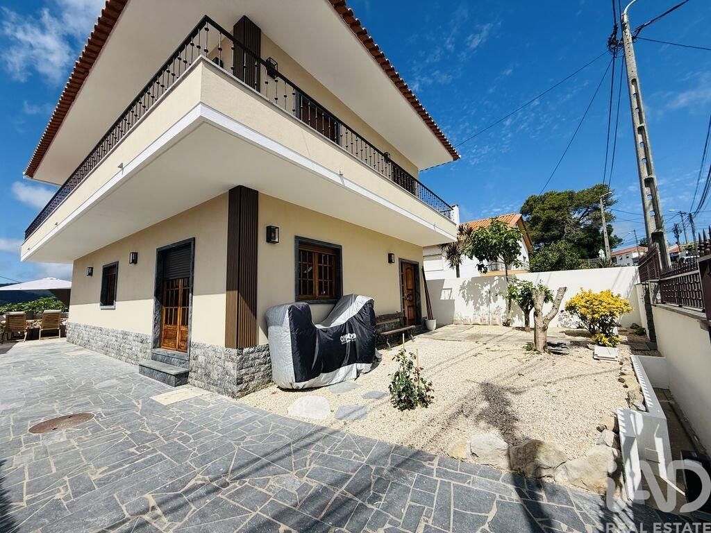 Property photo 2 of 40