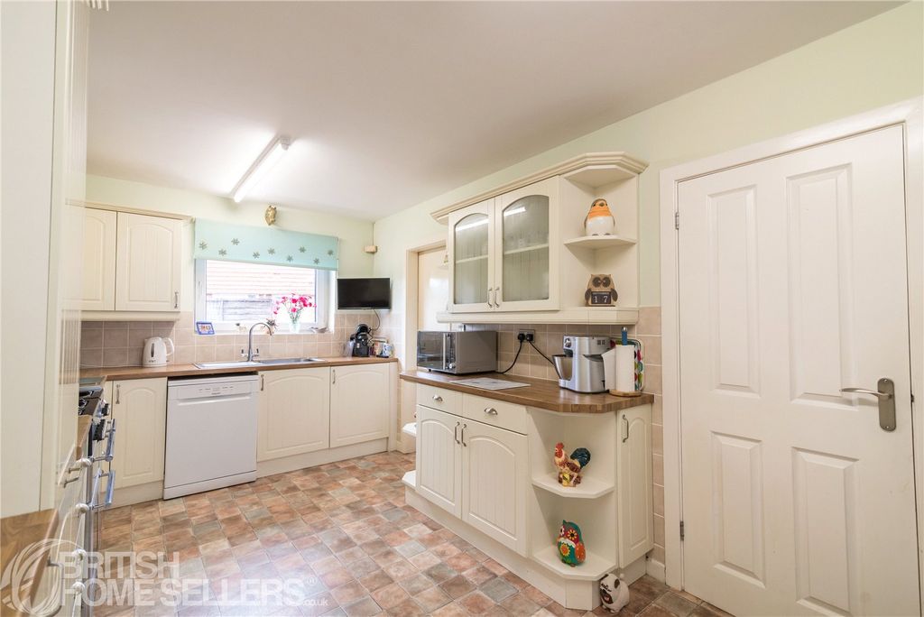Property photo 2 of 21 Picture No. 16