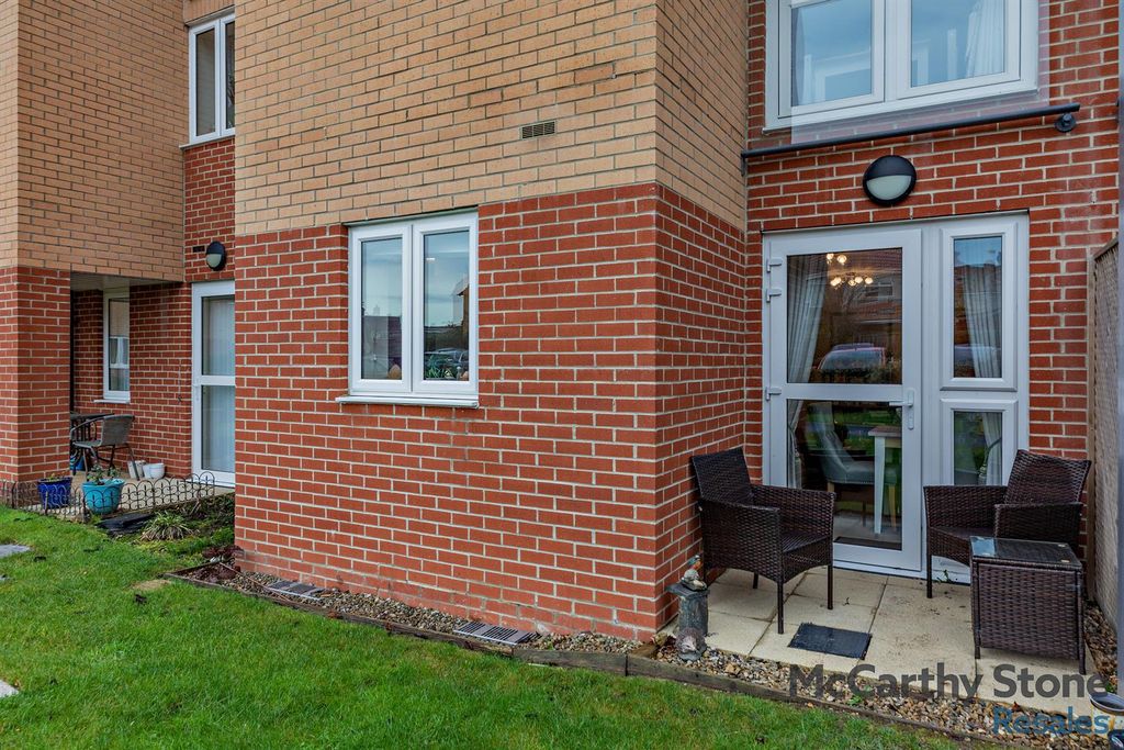 Property photo 2 of 25 8672489-Exterior06-800.Jpg