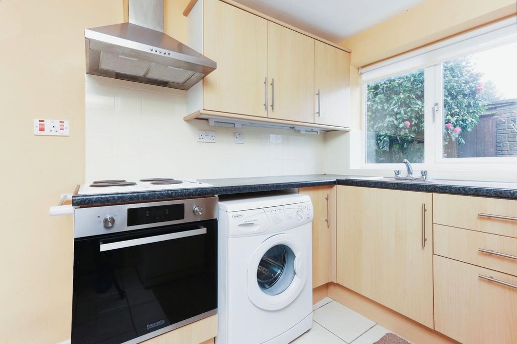 Property photo 3 of 20 370-21.Jpg