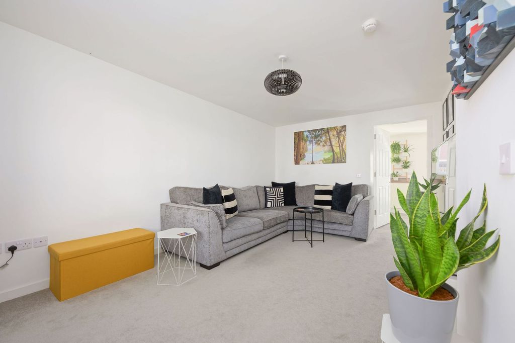 Property photo 3 of 33