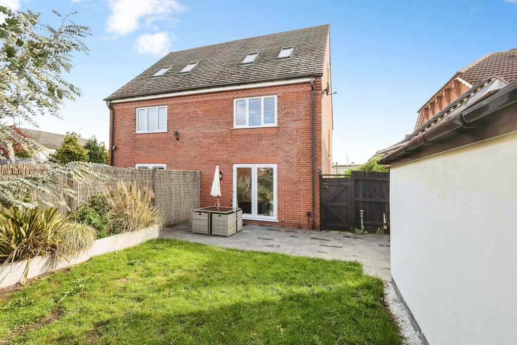 Property photo 2 of 24