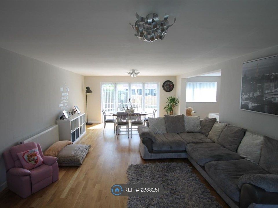 Property photo 2 of 25