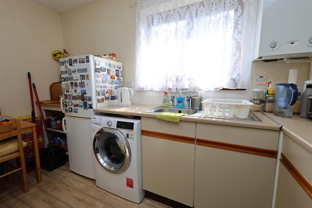 Property photo 2 of 11 Kitchen