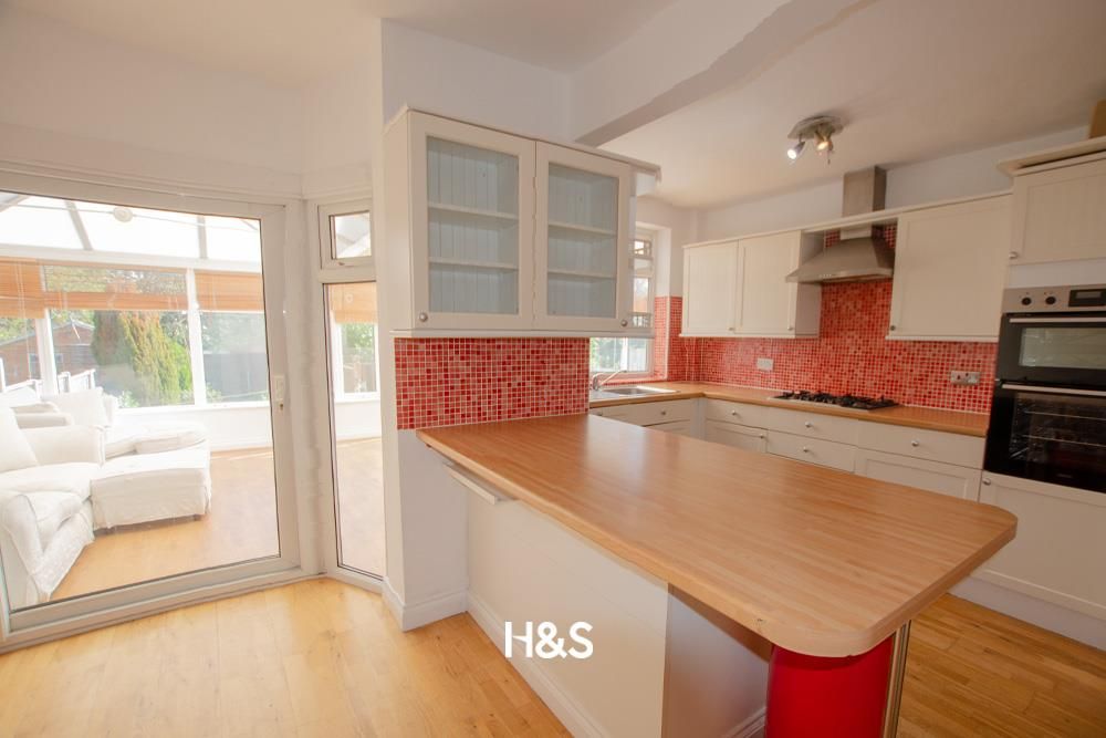 Property photo 3 of 11 106 Acheson - Kitchen Diner.Jpg