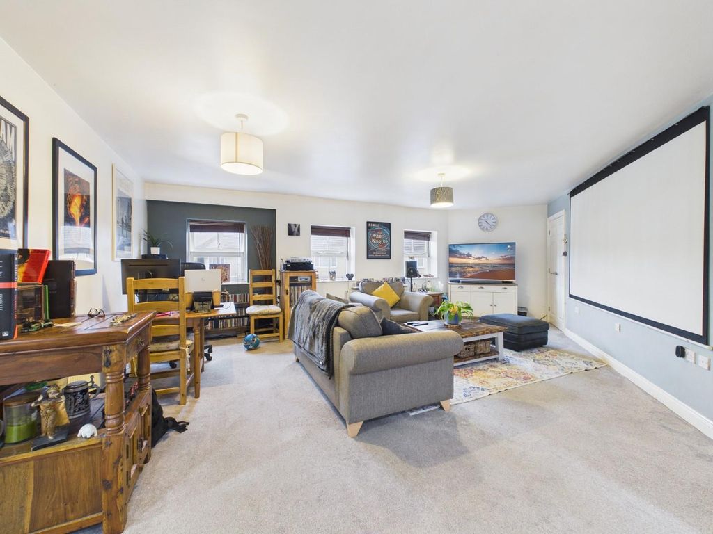 Property photo 2 of 11 Cam04899G0-Pr0281-Still008.Jpg