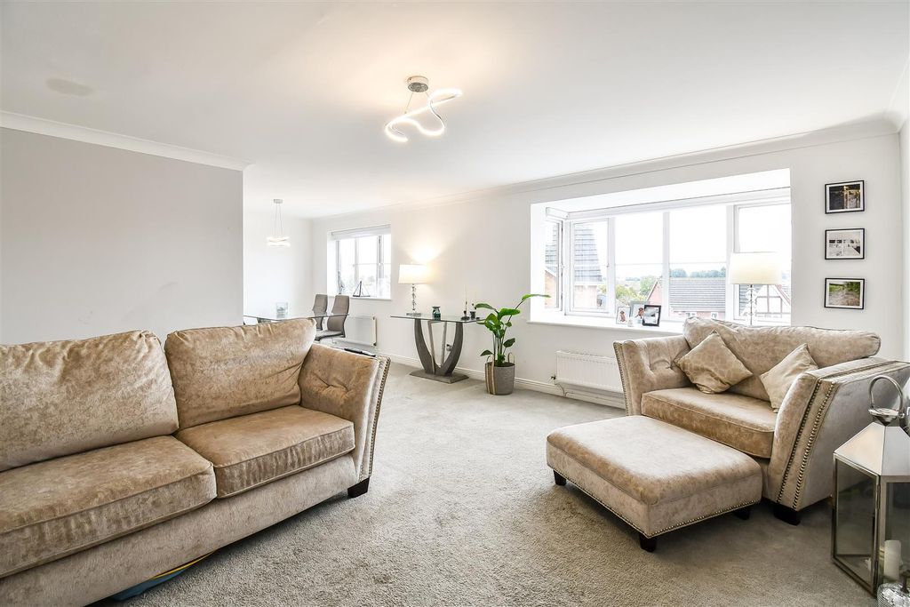 Property photo 3 of 36 Living / Dining Room