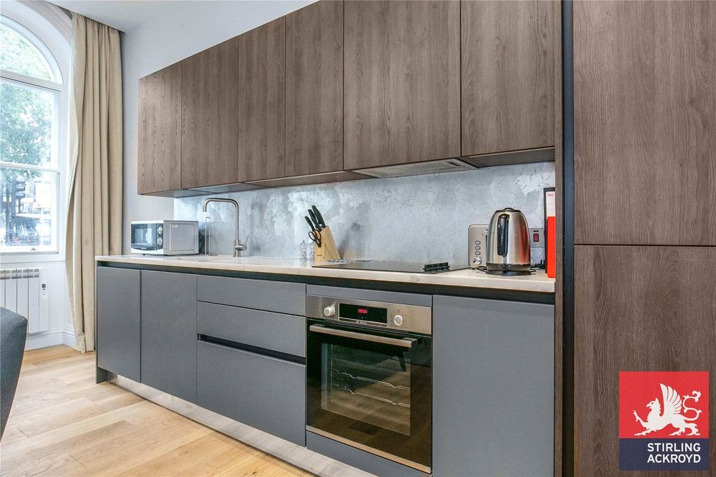 Property photo 2 of 11 Kitchen