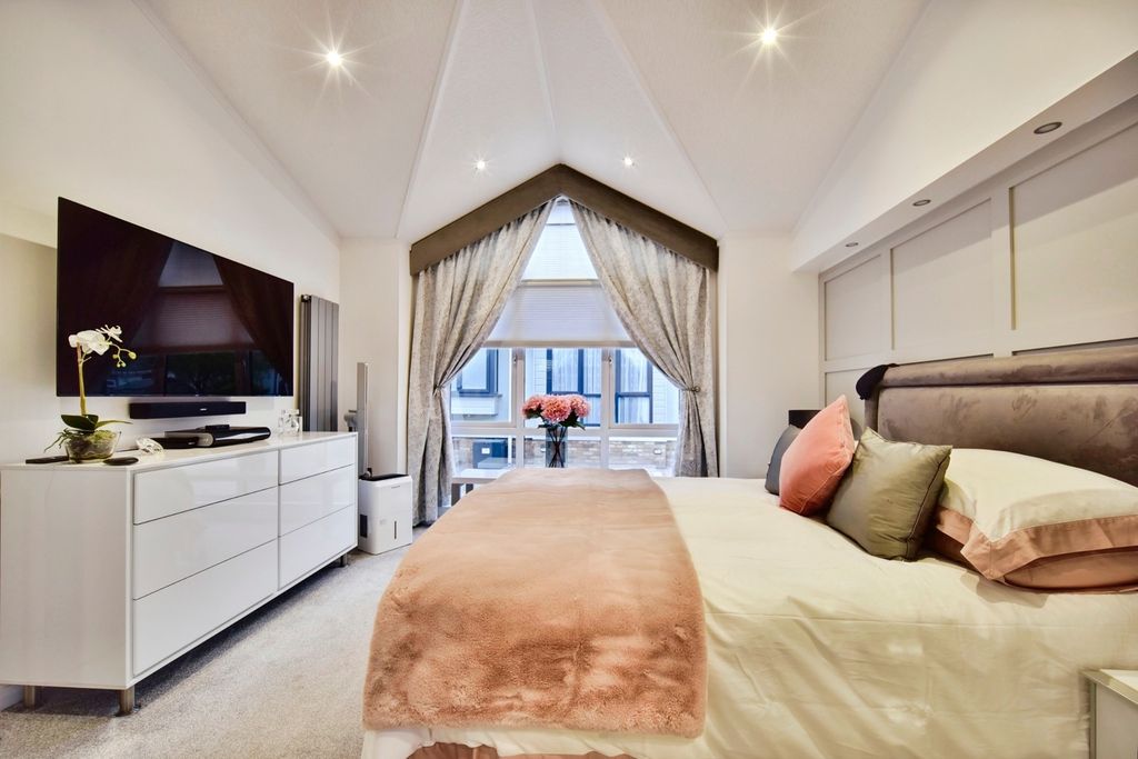 Property photo 3 of 19 Pbox-Img.Jpg