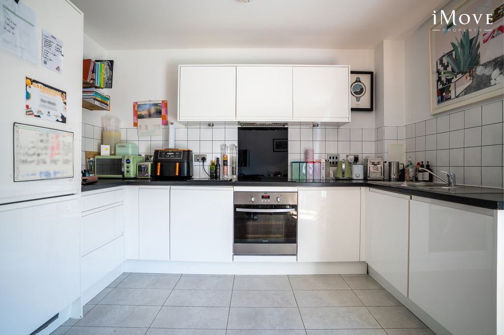 Property photo 3 of 27