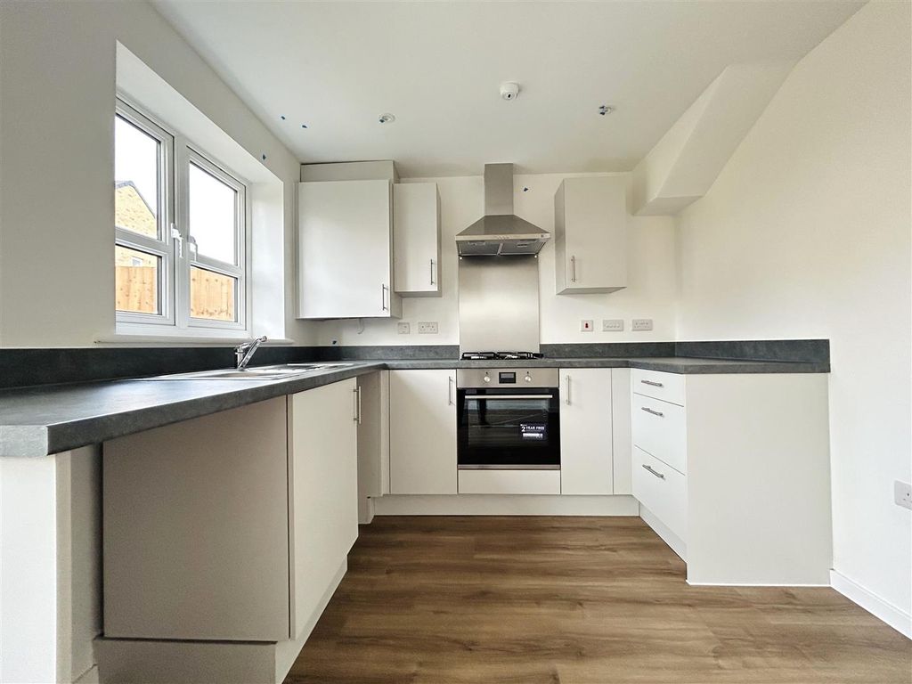 Property photo 3 of 12 Kitchen