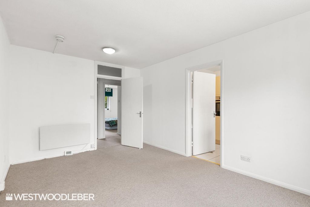 Property photo 3 of 15 Falconcourt_2.Jpg