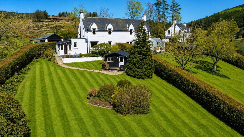 Property photo 1 of 34