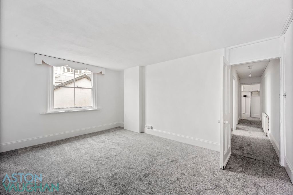 Property photo 2 of 11 5907061