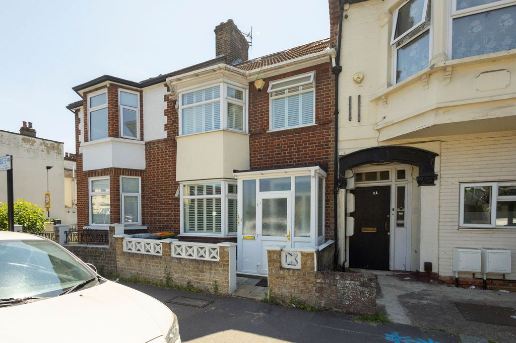 Property photo 2 of 18