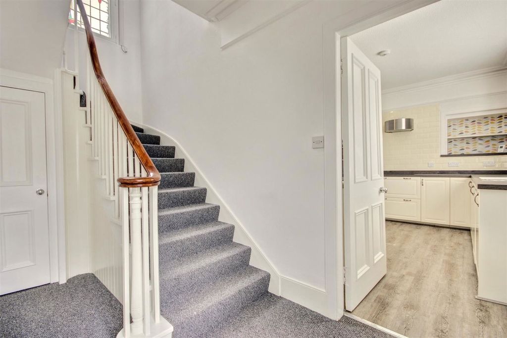 Property photo 3 of 25