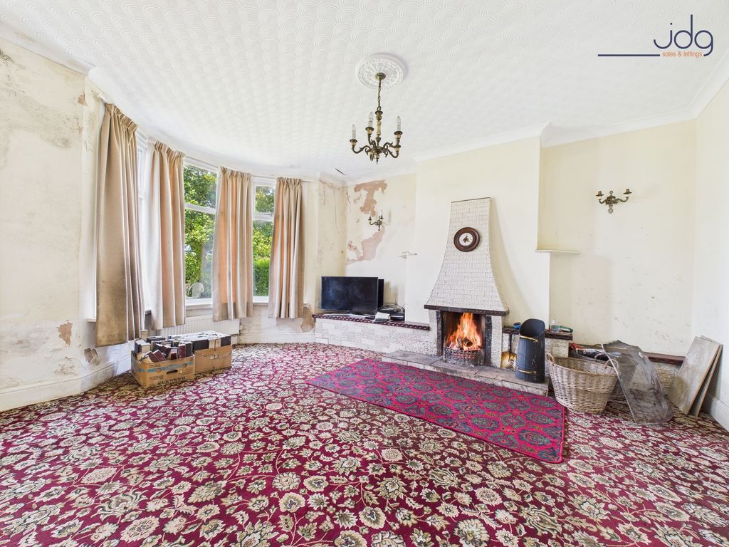 Property photo 2 of 16 Cosy Open Plan Living Dining With Log Fire