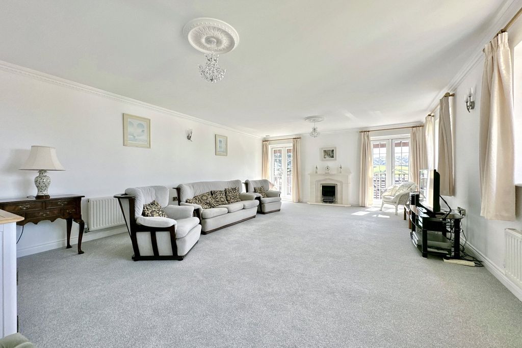 Property photo 3 of 22 Picture No. 21