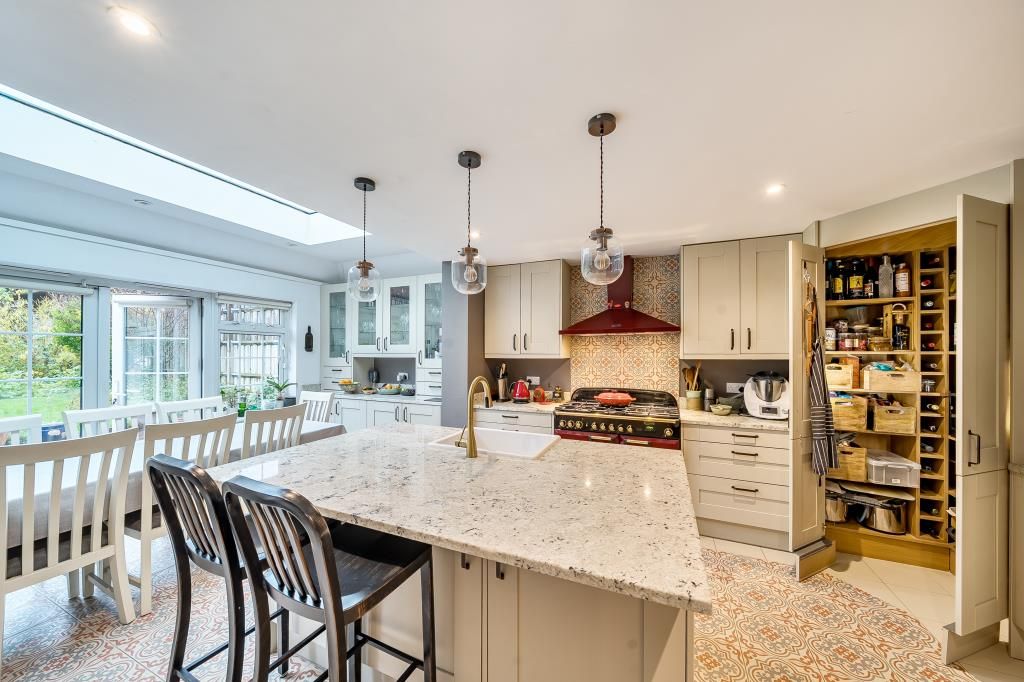 Property photo 2 of 24 Kitchen