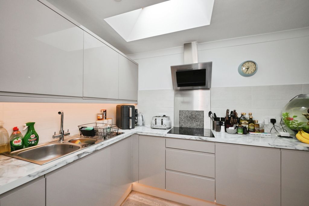 Property photo 1 of 11 Kitchen