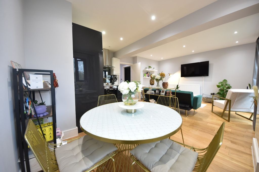 Property photo 3 of 14 Dining Area