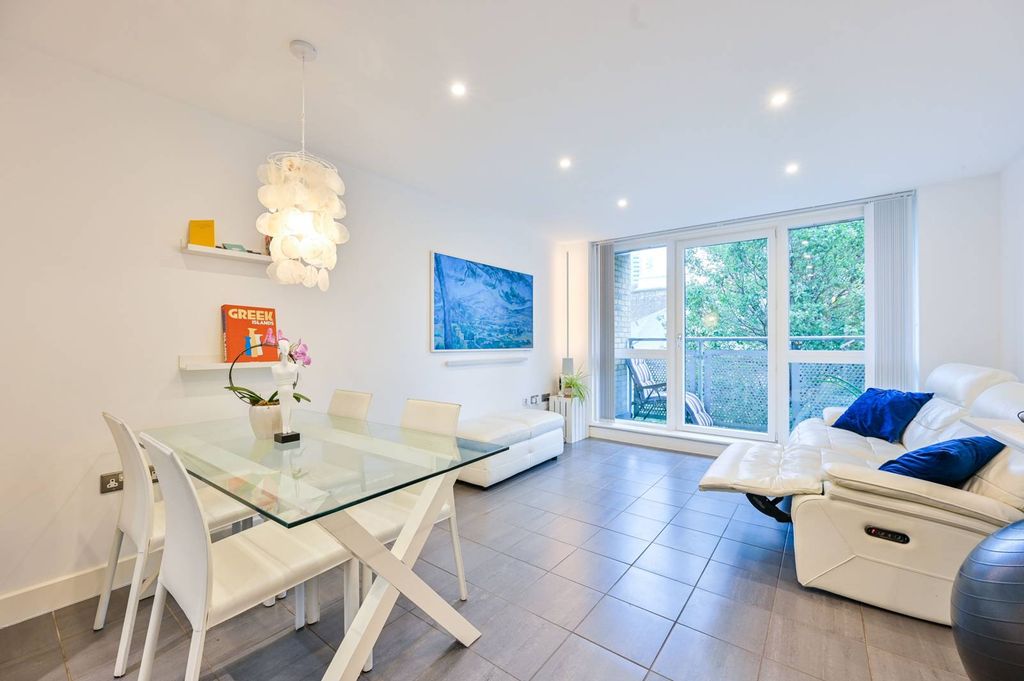 Property photo 3 of 9