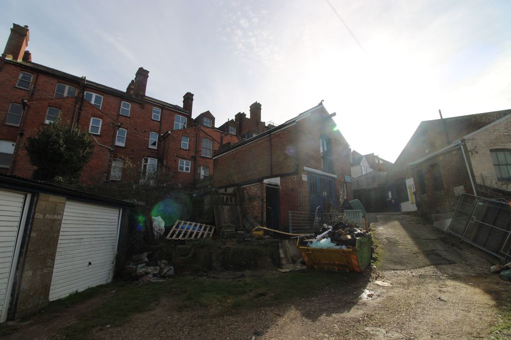 Property photo 2 of 26
