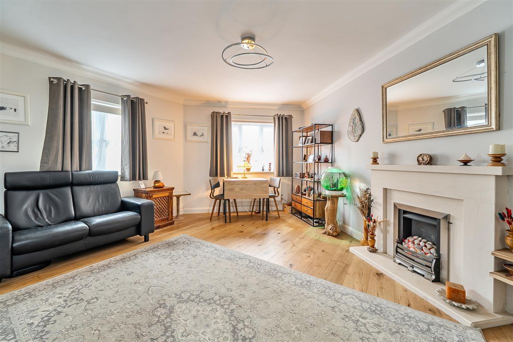 Property photo 2 of 13 Living / Dining Room