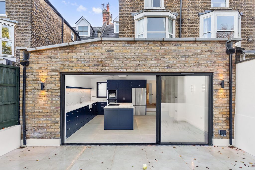 Property photo 2 of 21 Image