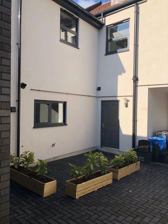 Property photo 2 of 21