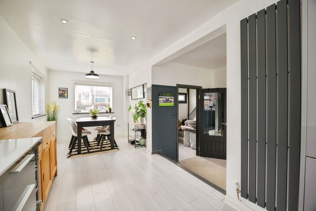 Property photo 3 of 13 Pbox-Img.Jpg