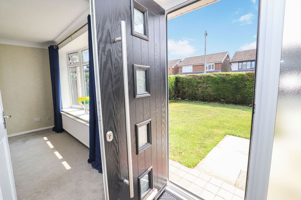 Property photo 2 of 33
