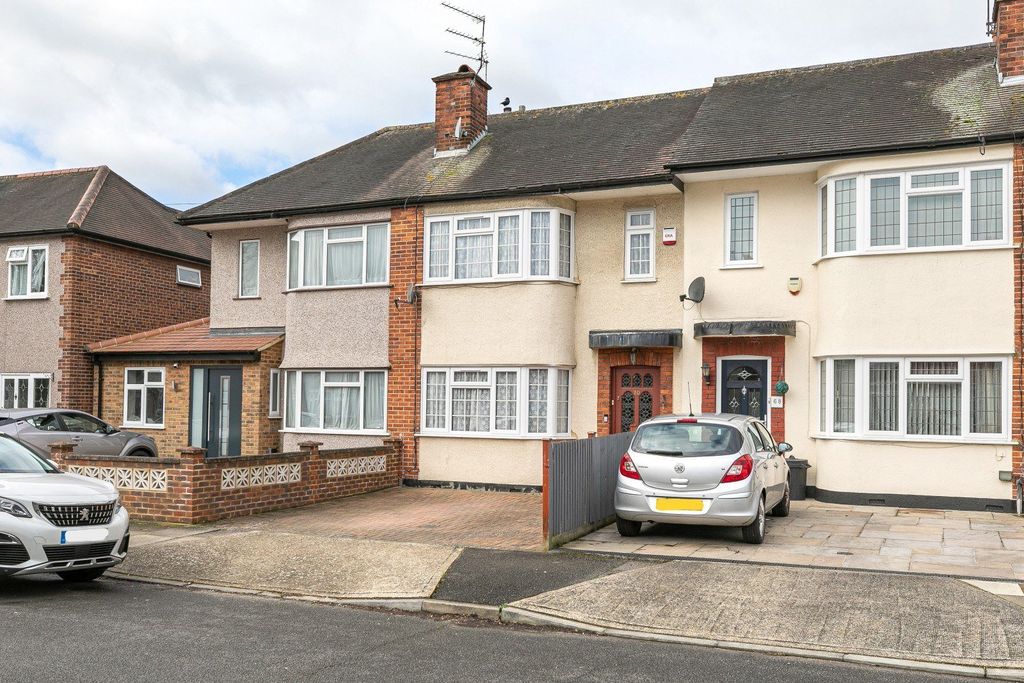Property photo 1 of 21 3 Bedroom Semi-Detached House With Private Garden And Driveway – Ruislip Ha4