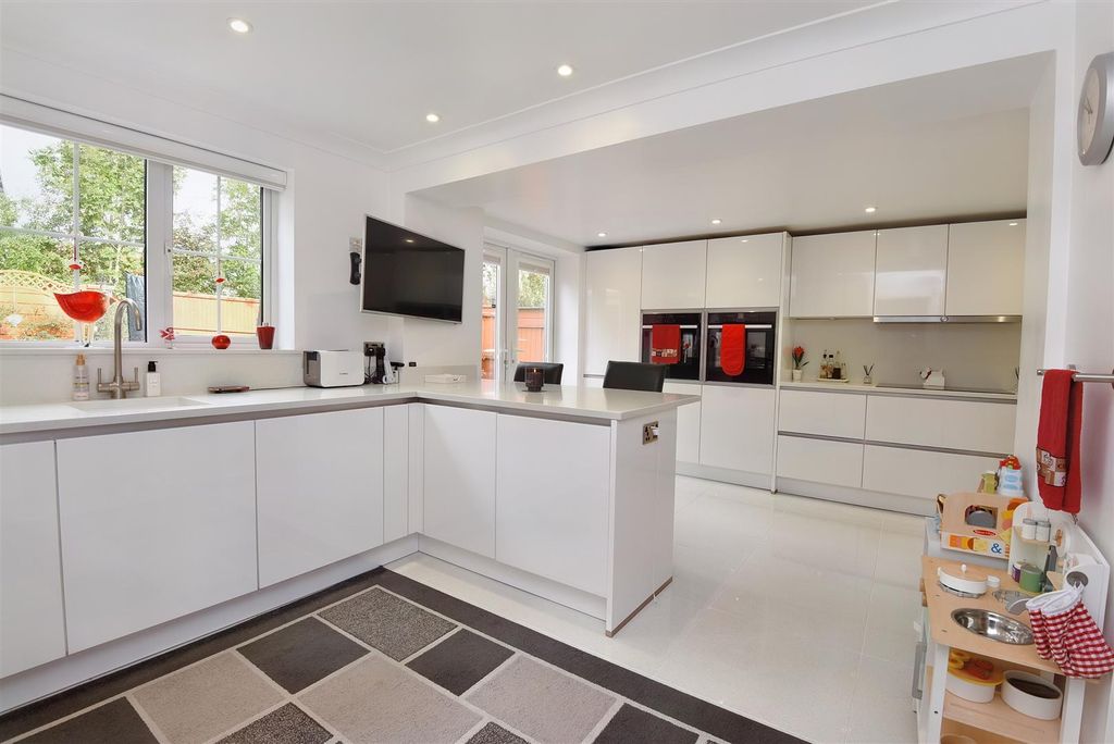Property photo 2 of 14 Kitchen/Breakfast Room