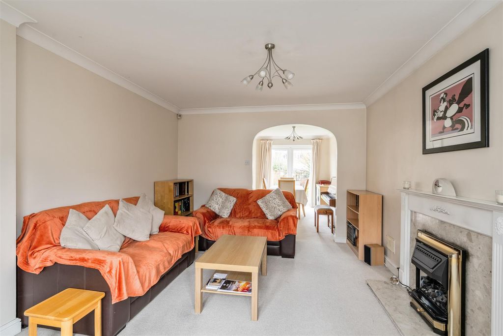 Property photo 3 of 19 90 Stanbrook Road_2.Jpg