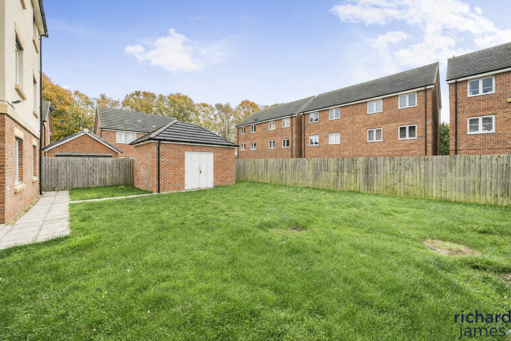 Property photo 3 of 12 Suburbanbackyardwithautumntrees
