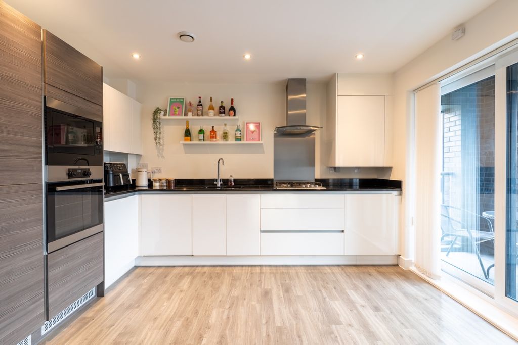 Property photo 3 of 18 4394495