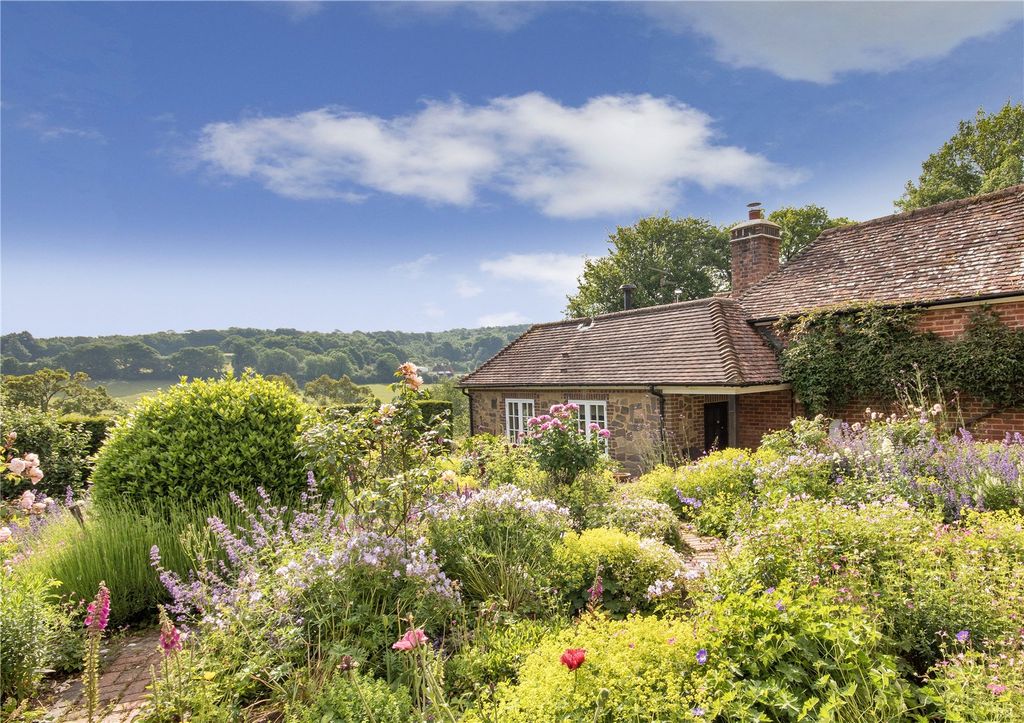 Property photo 2 of 17 Cottage Garden